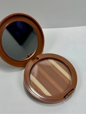 Belle Beauty Tuscan Sun Bronzer & Highlighter Compact — NEW